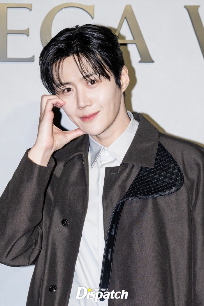 SeonHoQu's tweet photo. Is he Edward Cullen or what???! 🧛 https://t.co/DqMvACzSrW