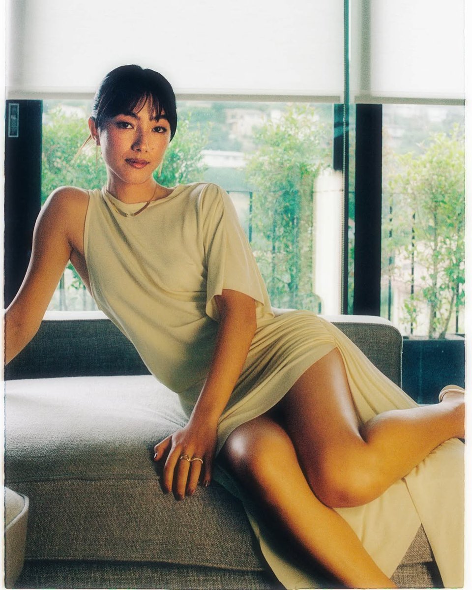 More fancy networking events~

It helps her confidence if you let yourself stare.