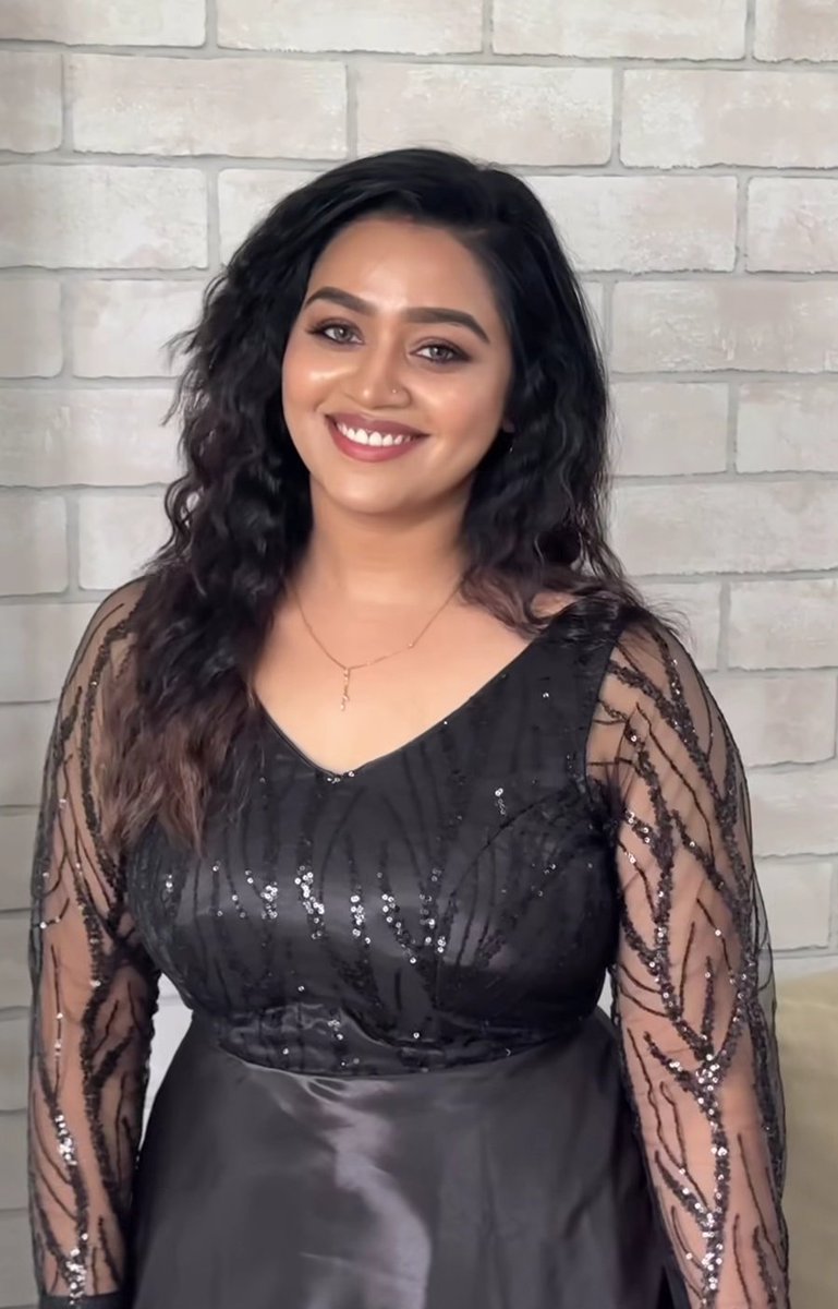 Anni: dai potta na party poitu varen, na varathu kula en room ah nala clean pani vai.

Me: seringa anni, anna varalaya?

Anni: haha, na en BF oda poren da..un annana toilet la kati potu vachi iruken, en BF kuda nit enjoy pana poren, avana mrng kalati vidalam.

Me: have fun anni.