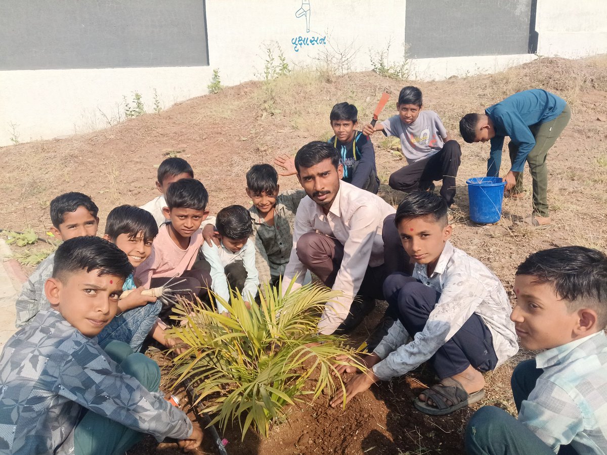 school_shr80031's tweet photo. 🌱પ્રકૃતિ પ્રત્યેનો પ્રેમ અને જવાબદારી💚
📍શ્રી વાંગધ્રા પ્રાથમિક શાળા, ખાંભા,અમરેલી 🏫 https://t.co/Tv6WXiVceL