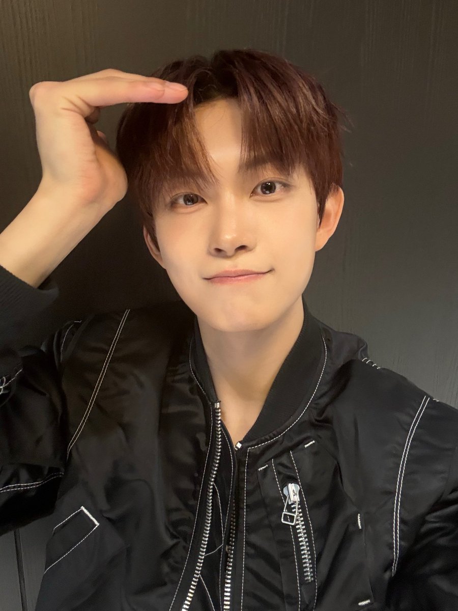 geon411's tweet image. geonwoo plus chat update 💙

🍞: even when it’s hard and you’re exhausted i’ll always cheer you on 😊