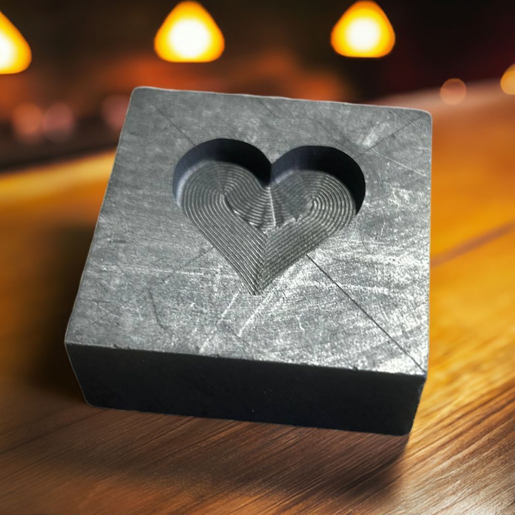 InfoScottish's tweet image. Pour with passion! Heart Card Suit Graphite Mold for high-detail silver or gold casting. Create the perfect ace for your collection or a gift. 

Link in Bio.

#UKStackers #PureScottishSilver #SilverCasting #HeartMold #CustomSilver #MetalWork #HandPoured