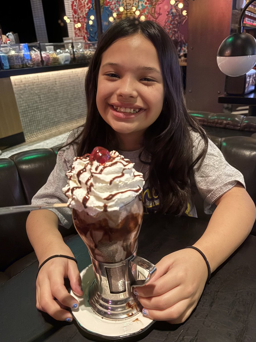 CoachHowell33's tweet image. Vegas Adventure 📣 2nd Place at Jamz Nationals, 11 y/o birthday celebration &amp;amp; an 8 y/o who wonders why he’s not allowed to play craps yet?! 🎰🤣🙄 #BaseballSeasonNow