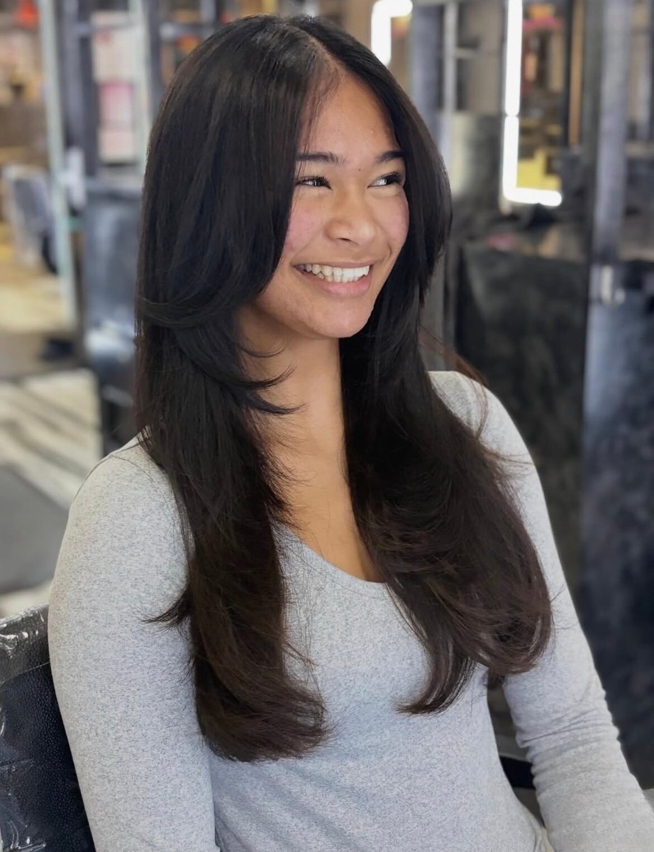 Look at this gorgeous smile! Hairdresser Ava’s guest is loving her face-framing cut &amp; blowout—the perfect way to refresh your look and show off your best self 💇‍♀️💖

Call or text 770-426-0313 to book your #Three13SalonSpa appointment today!