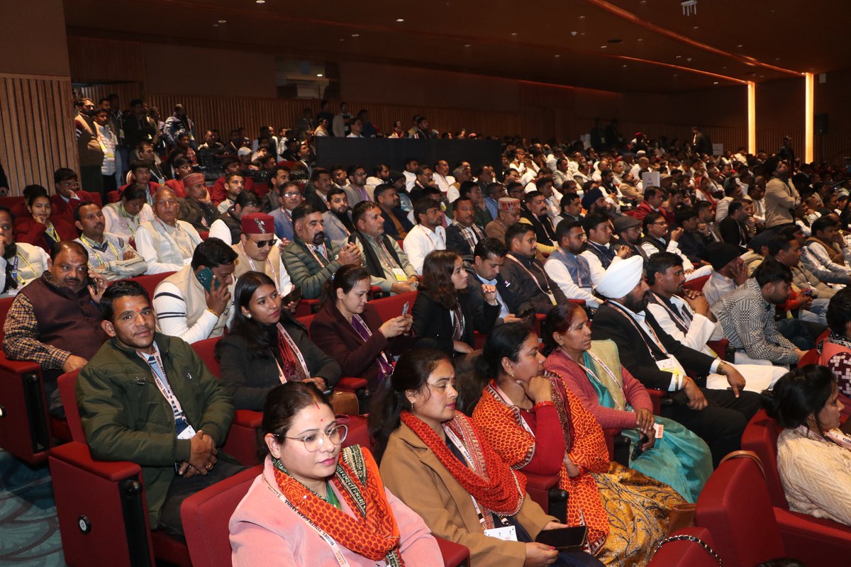 भारत मंडपम, प्रगति मैदान, नई दिल्ली में आयोजित मॉडल युवा ग्राम सभा के राष्ट्रीय पुरस्कार समारोह में डॉ. चंद्रशेखर कुमार, सचिव, अल्पसंख्यक कार्य मंत्रालय, भारत सरकार, ने वरिष्ठ अधिकारियों, पंचायती राज संस्थाओं के प्रतिनिधियों तथा जवाहर नवोदय विद्यालयों और एकलव्य मॉडल आवासीय