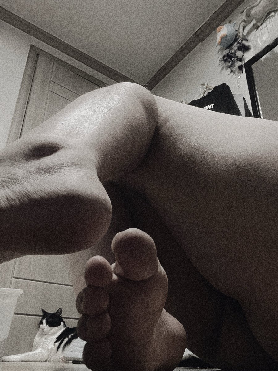 Instagram keeps deleting my photos🥺 
I'm sad..