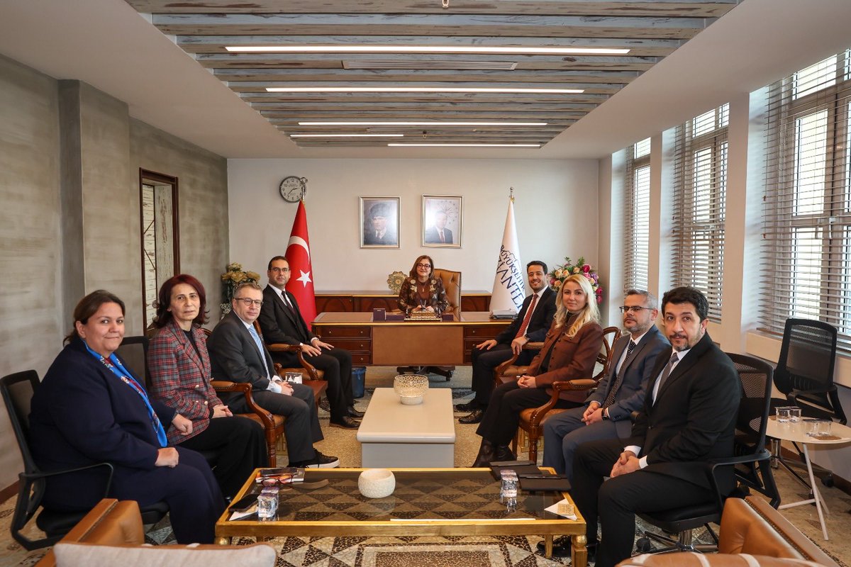 HKÜ OSB Teknokent Genel Müdürümüz Sayın İpek Yardım, Turkish Technology Genel Müdürü Sayın Serdar Gürbüz, Finans Direktörü Sayın Emin Selçuk, Ar-Ge Yönetişim Takım Yöneticisi Sayın Bülent Kırval ile Gaziantep Büyükşehir Belediye Başkanı Sayın Fatma Şahin’i makamında ziyaret etti.