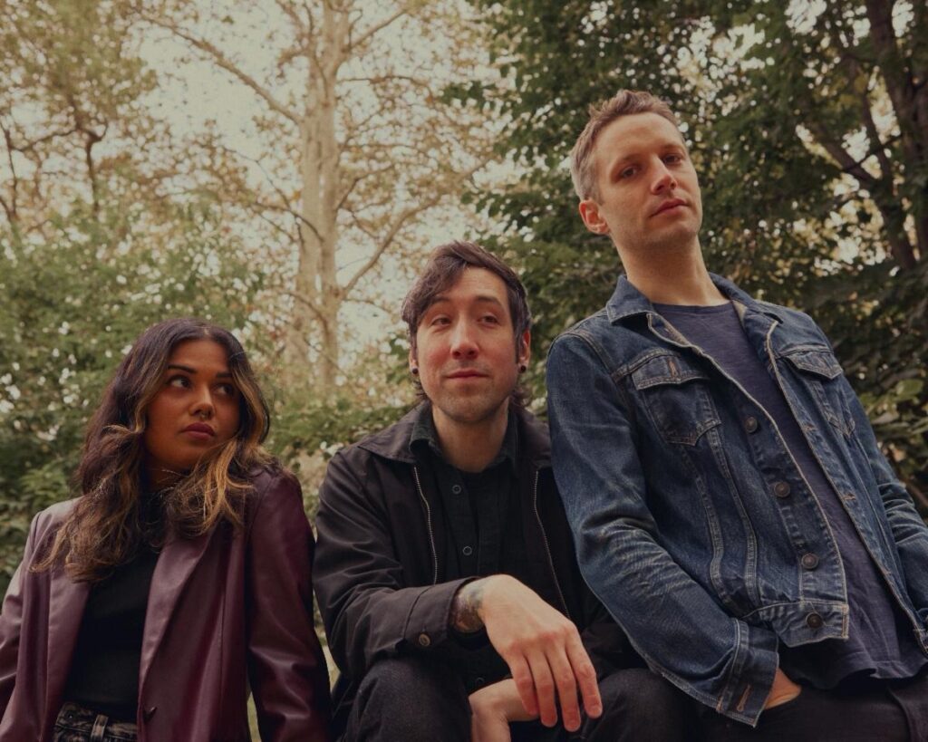 ChrisRyanNYC's tweet photo. Endearments Step Into the Sun (and the Self) on “Summersun” https://t.co/k3QINpkrrP #Endearments #Summersun #IndieRock https://t.co/02NnZTehcr