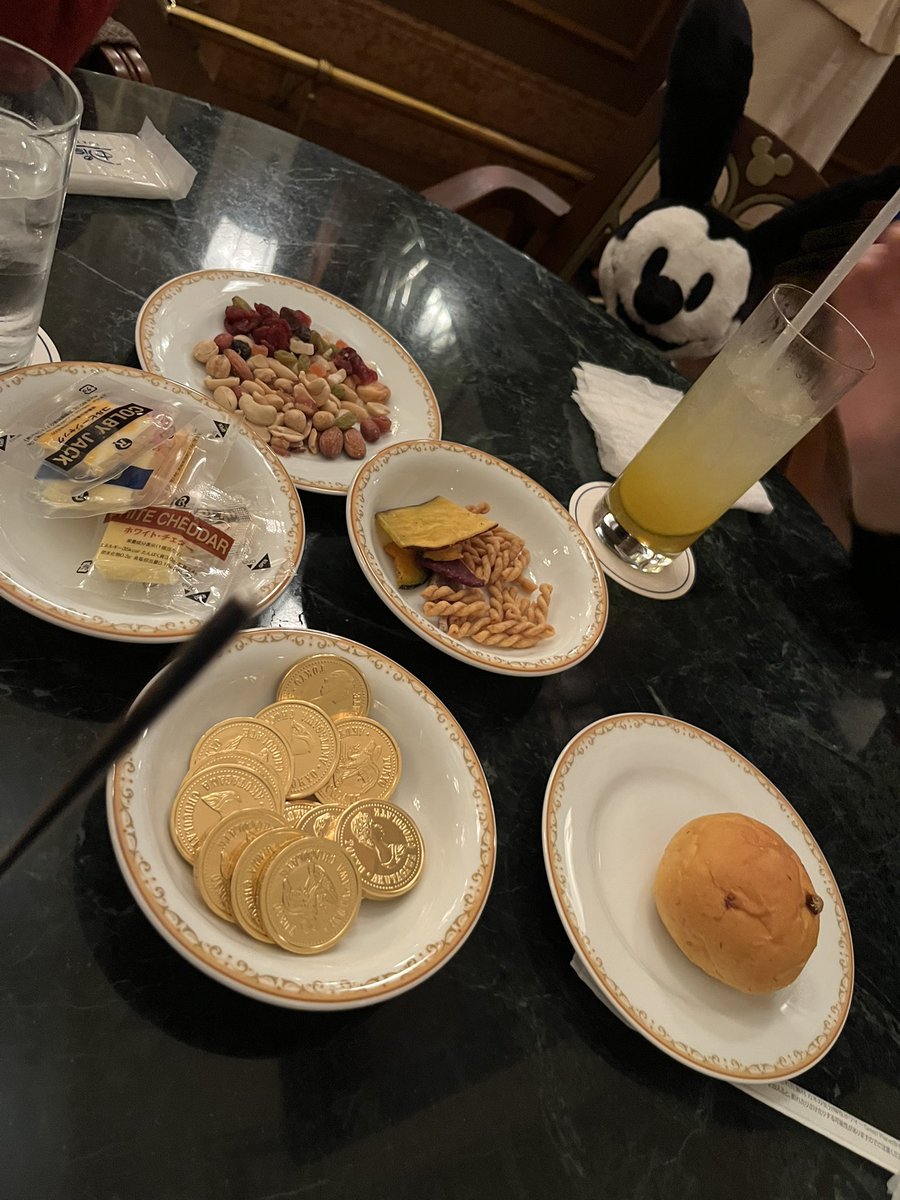 コインチョコがうますぎて 今日だけで多分20枚くらい食べた