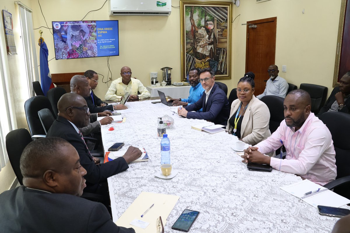 BINUH_UN's tweet photo. Reyinyon eksploratwa ant Nasyonzini ak @ONA_AYITI sou pwogram ONA Kredi Espwa : kredi kolektif, apwòch ki pran an kont kestyon jan (fanm ak gason), ekonomi sikilè ak akonpayman kominotè kòm zouti DDR-CVR pou prevni vyolans epi ranfòse rezilyans lokal. https://t.co/TsFw3hJsl3