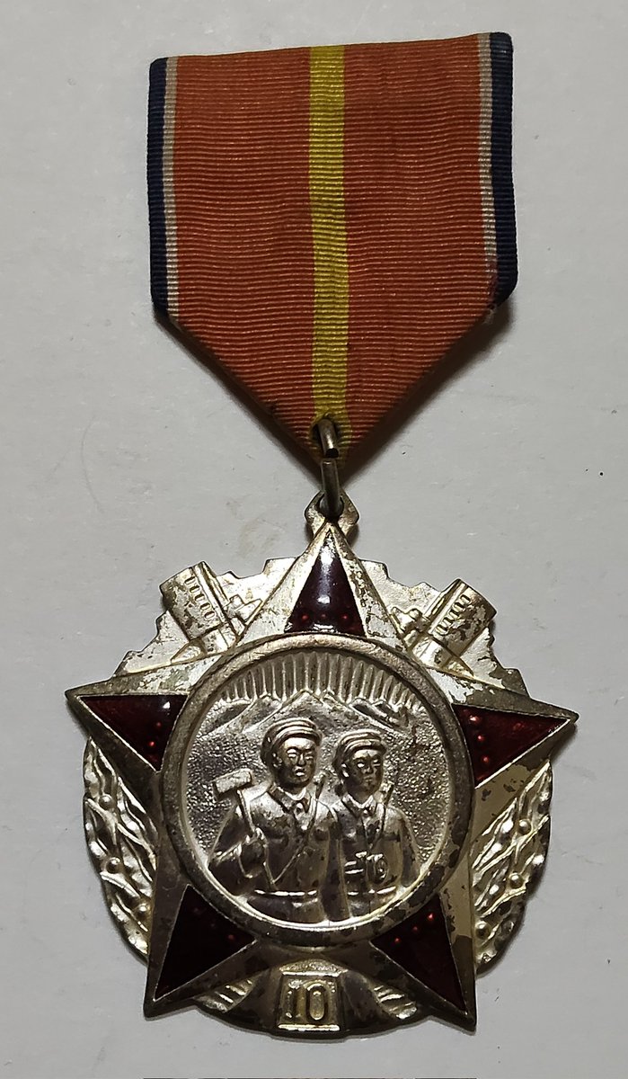 そいやこないだヤフオクで開始価格で落としたやつ。軍需工業服務栄誉