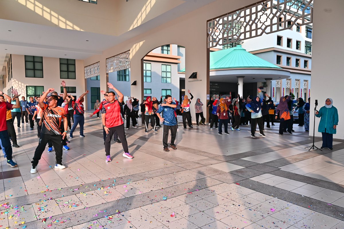 Dr_Uzir's tweet image. Saya mengharapkan program ini mendapat sambutan yang meriah dan berterusan daripada warga @StatsMalaysia  dalam menyokong dan membudayakan amalan hidup sihat.
#FitDOSM
#StatsMalaysia
#BanciEkonomi2026
#StatistikNadiKehidupan
#StatistikSegalanyaPasti
#DataNadiEkonomiRakyat
#KPDOSM