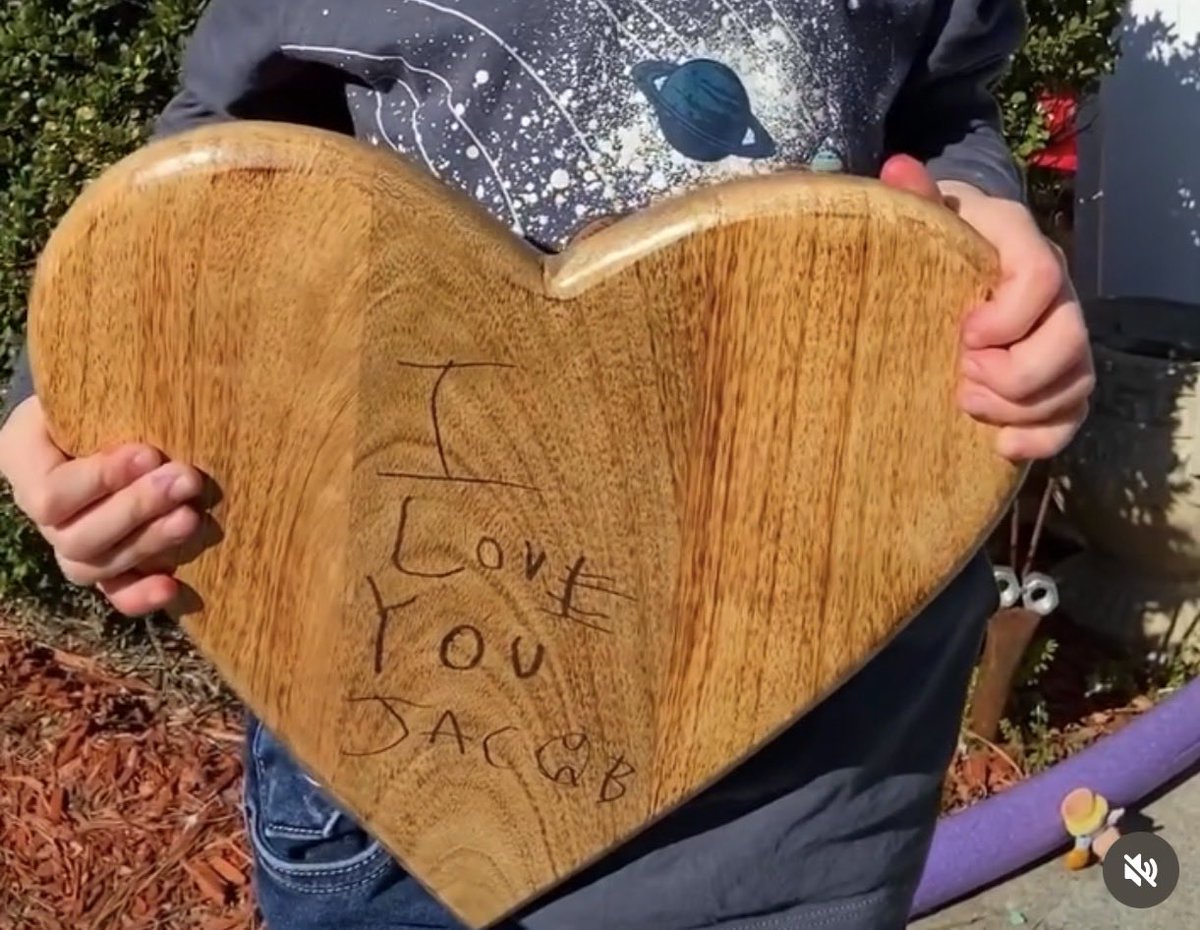CraftedEvidence's tweet image. It’s time to start thinking about custom Valentine’s Day gifts.

Let me design and engrave something meaningful for you—while also supporting our Montessori Summer Camp Fund for 2026.

Charcuterie boards
Tote bags
And more! 

SimplySouthernCraftsLLC@gmail.com 
To chat