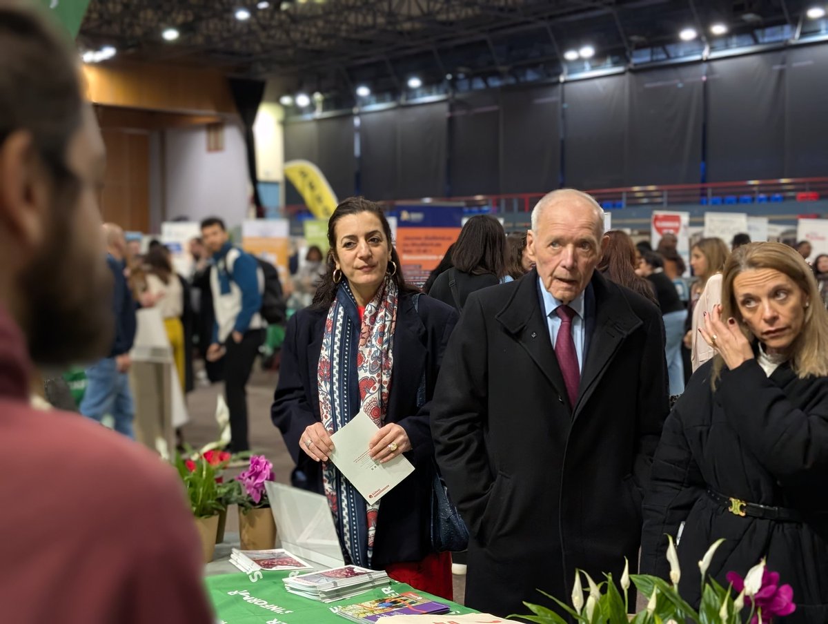 Prefet94's tweet image. #Étudiants | 5e édition du forum Booste ton avenir organisé par Grand Paris @sudestavenir, la ville de Créteil et l'@UPECactus. 

La secrétaire générale adjointe Naaïma Méjani est allée à la rencontre des nombreux exposants présents pour cette occasion, aux côtés du maire Laurent