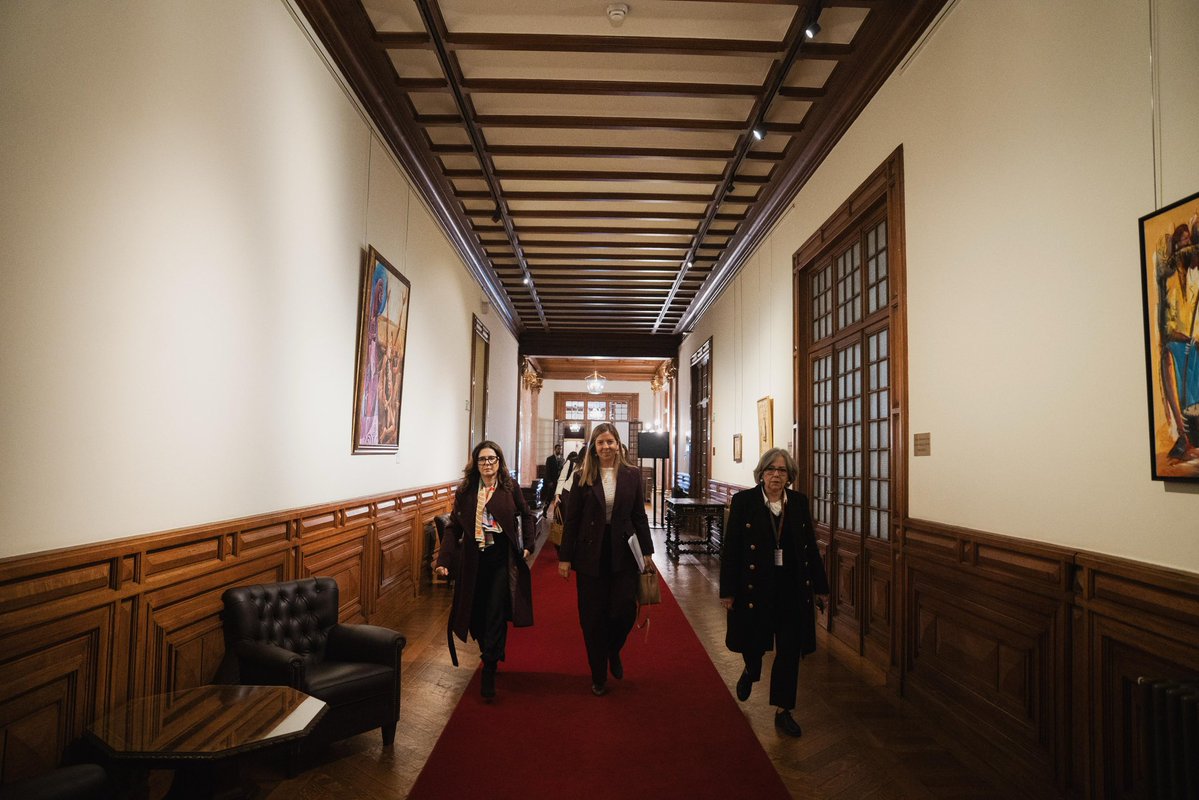 margaridalopes's tweet image. 🟣 Promover a Igualdade é uma condição essencial para o desenvolvimento do país. Combater todas as formas de violência, proteger vítimas e garantir igualdade de oportunidades é um compromisso contínuo do Governo.
#Igualdade