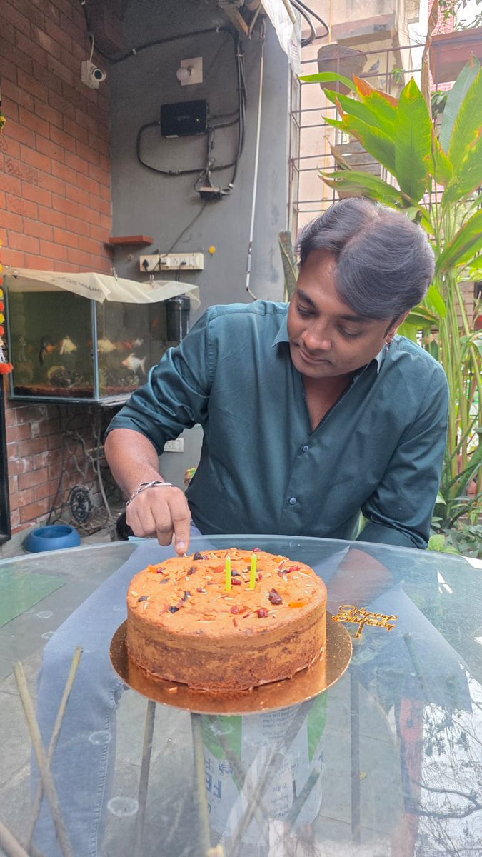 threedotdesigns's tweet image. Happy Birthday, Pranav 🎉

Our senior designer who never misses a trend, whether it’s the latest design style or the newest AI buzz before we even finish saying “update.”

#3dd #graphicdesign #bday #celebration #creativestudio