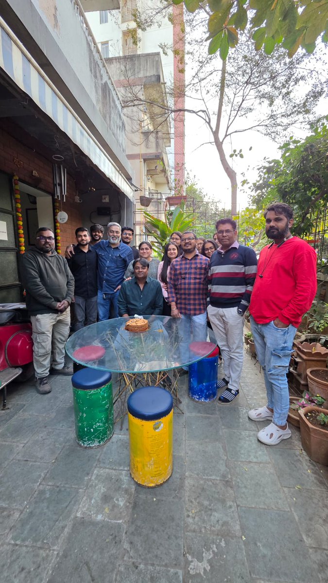 threedotdesigns's tweet image. Happy Birthday, Pranav 🎉

Our senior designer who never misses a trend, whether it’s the latest design style or the newest AI buzz before we even finish saying “update.”

#3dd #graphicdesign #bday #celebration #creativestudio