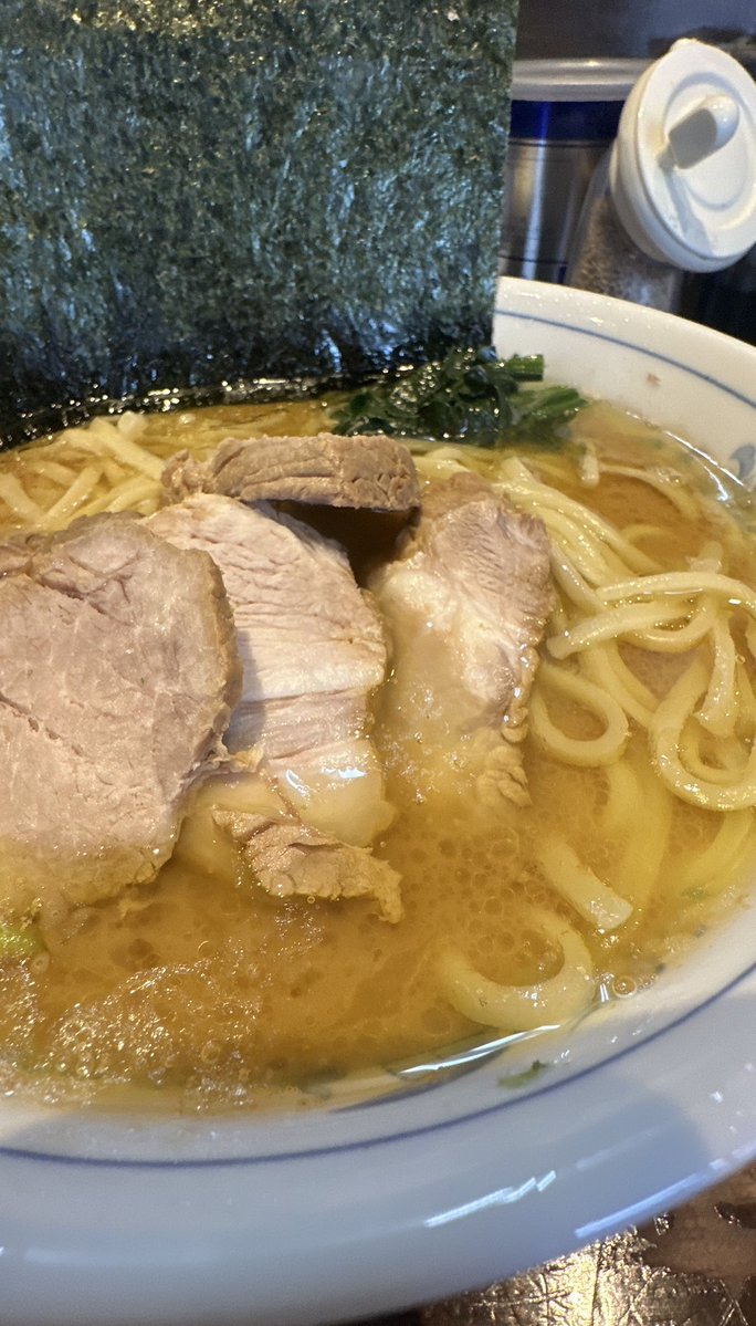 achikoru's tweet image. 反町
中島家

先日の美味しさが忘れられず、そして何より近いのでまた訪問🏃
今日も美味かったなぁー、スープとチャーシュー、海苔が満足でした。次は麺を固めチャレンジしてみようかな🙄

家系は1年中美味いな😊