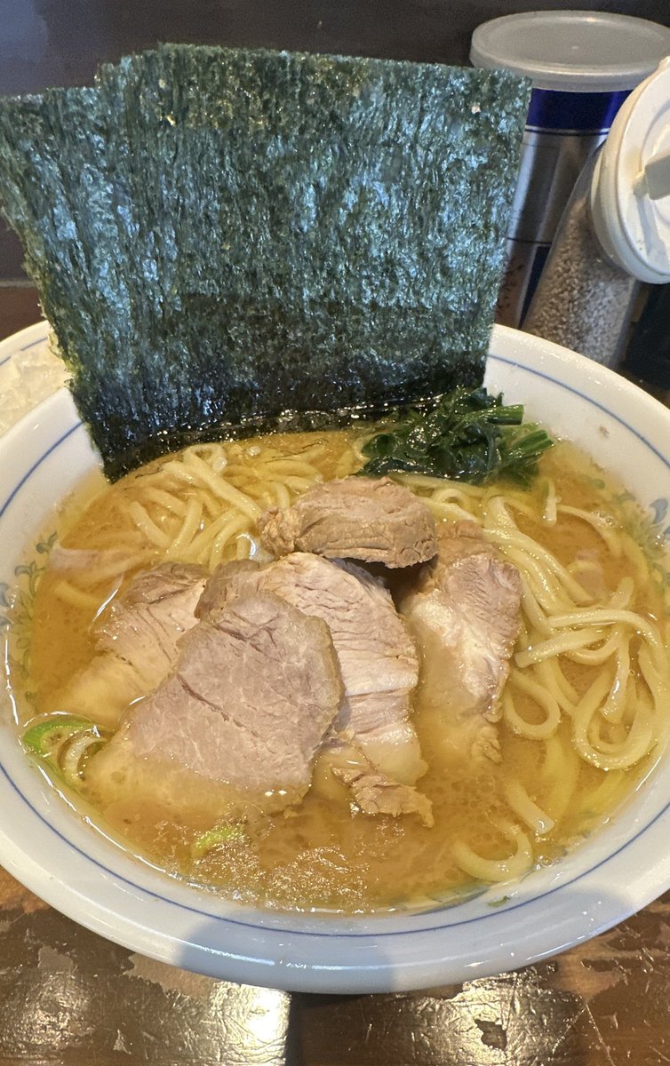 achikoru's tweet image. 反町
中島家

先日の美味しさが忘れられず、そして何より近いのでまた訪問🏃
今日も美味かったなぁー、スープとチャーシュー、海苔が満足でした。次は麺を固めチャレンジしてみようかな🙄

家系は1年中美味いな😊