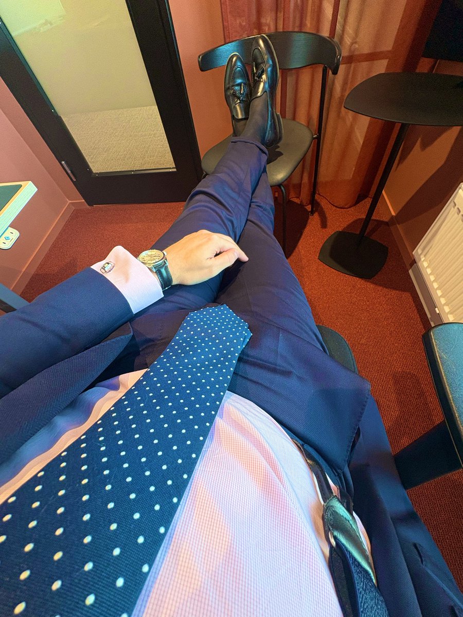 Tell me, what is the first thing you look at in this picture?
#cashmaster #paypig #findom