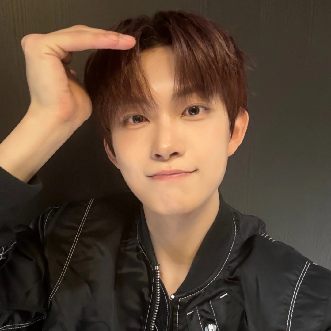 dear_geonwoo's tweet image. the duality 😔🤍