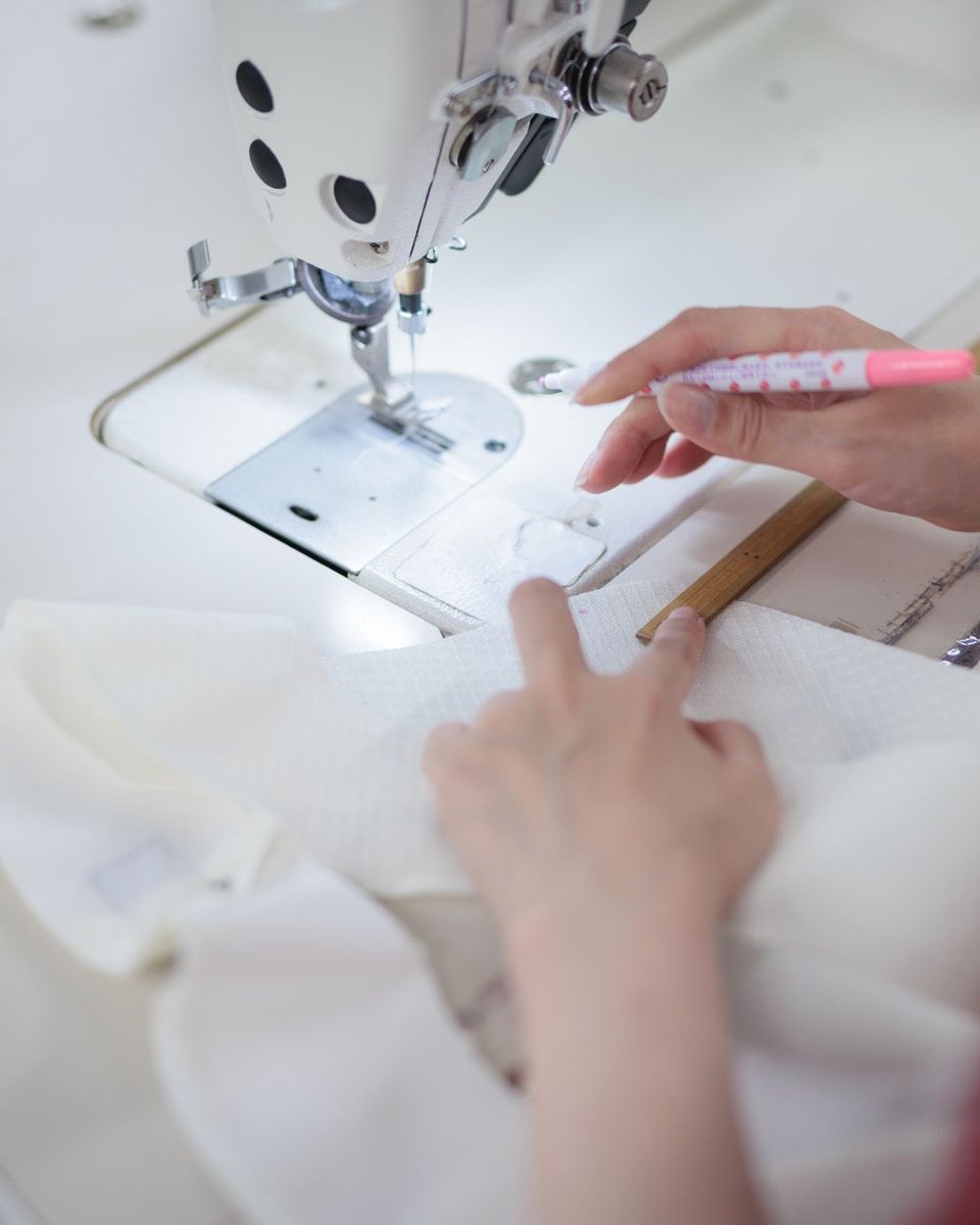 RewardUniform's tweet image. REWARDのユニフォームは、一枚一枚を自社工場で丁寧に縫製しています。
細部までこだわったものづくりで、チームの想いに寄り添う一着を。
“勝ちたい”という気持ちを支えるのは、確かな品質です。

#レワードユニフォーム
#自社工場生産
#職人の技
#丁寧なものづくり
#野球ユニフォーム