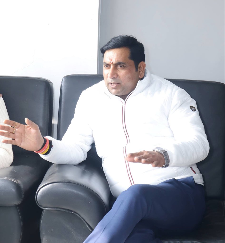 isomendratomar's tweet photo. मतदाता पुनरीक्षण अभियान के अंतर्गत आज #सुपरटेक_ग्रीन_विलेज में स्थानीय नागरिकों से आत्मीय भेंट कर उनका कुशलक्षेम जाना।
इस दौरान नागरिकों को मताधिकार के महत्व के प्रति जागरूक करते हुए अधिक से अधिक सहभागिता के लिए प्रेरित किया।
#StrongDemocracy #PublicOutreach #GrassrootConnect #ResponsibleCitizens