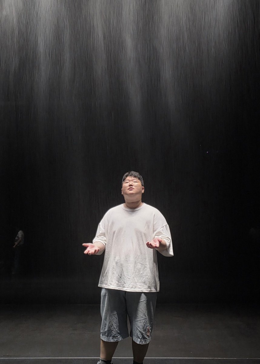 이월 tweet media