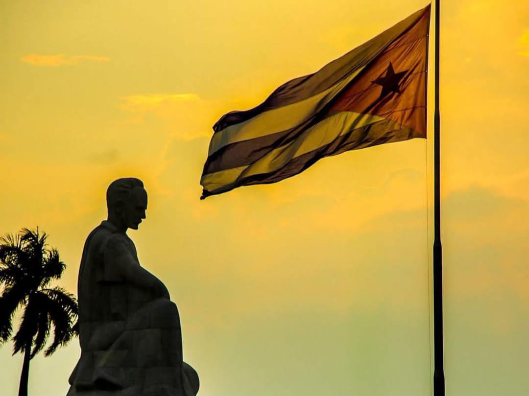 Hoy, en el natalicio de José Martí, reafirmamos que la patria se construye con amor, con justicia y con la unión de su pueblo. #MartíVive en cada cubano que defiende la soberanía de nuestro país 🇨🇺.