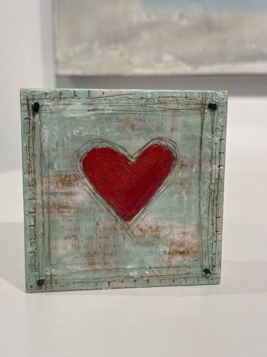 MatticksGallery's tweet image. Excited to share our latest article on thoughtful Valentine's Day gift ideas featuring fine art, jewellery, and artisan goods from talented Canadian makers! 
Perfect for that special someone. Check it out here: 
x.com/i/article/2016… #ValentinesDay #ShopLocal #ArtGifts