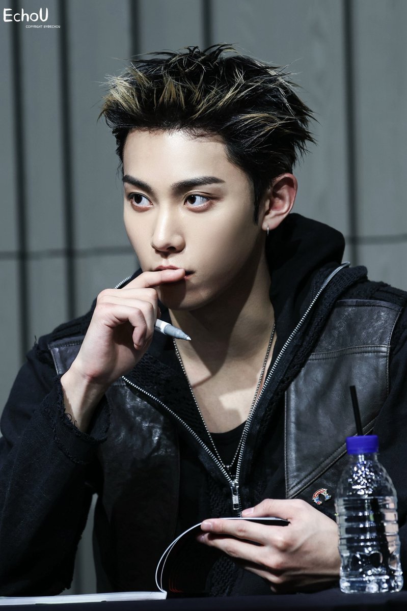 EchoU_6's tweet image. 20260128 팬싸인회

ꜱᴇʀɪᴏᴜꜱ.ᴊᴘɢ

#LNGSHOT #롱샷 #RYUL #률