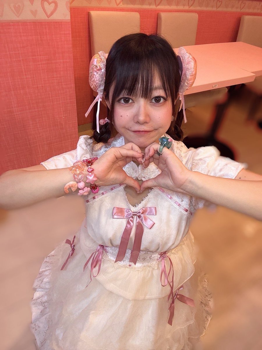 amu_soramica's tweet photo. おきゅおわ🍥前祝いぽん🍾、クライナー👀、チェキ、ご褒美、カードたくさんありがとう❕わいわい水曜日で楽しかった〜🍻🦀あにまで会えたマスターたちもありがとう❕たくさんお祝いしてくれて嬉しかったよ😻明日はおやすみです💤次は金曜日14時から❕ https://t.co/mJnav3UDIK