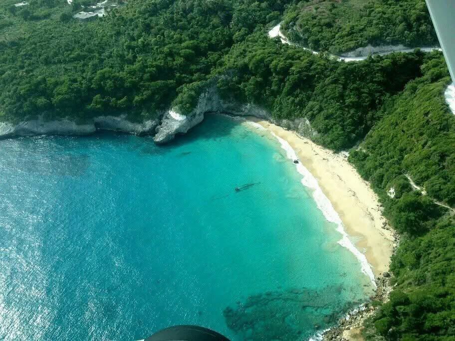 Vue aérienne de l’Anse d’Azur, superbe baie située à quelques kilomètres de Jérémie, dans le département de la Grande-Anse.