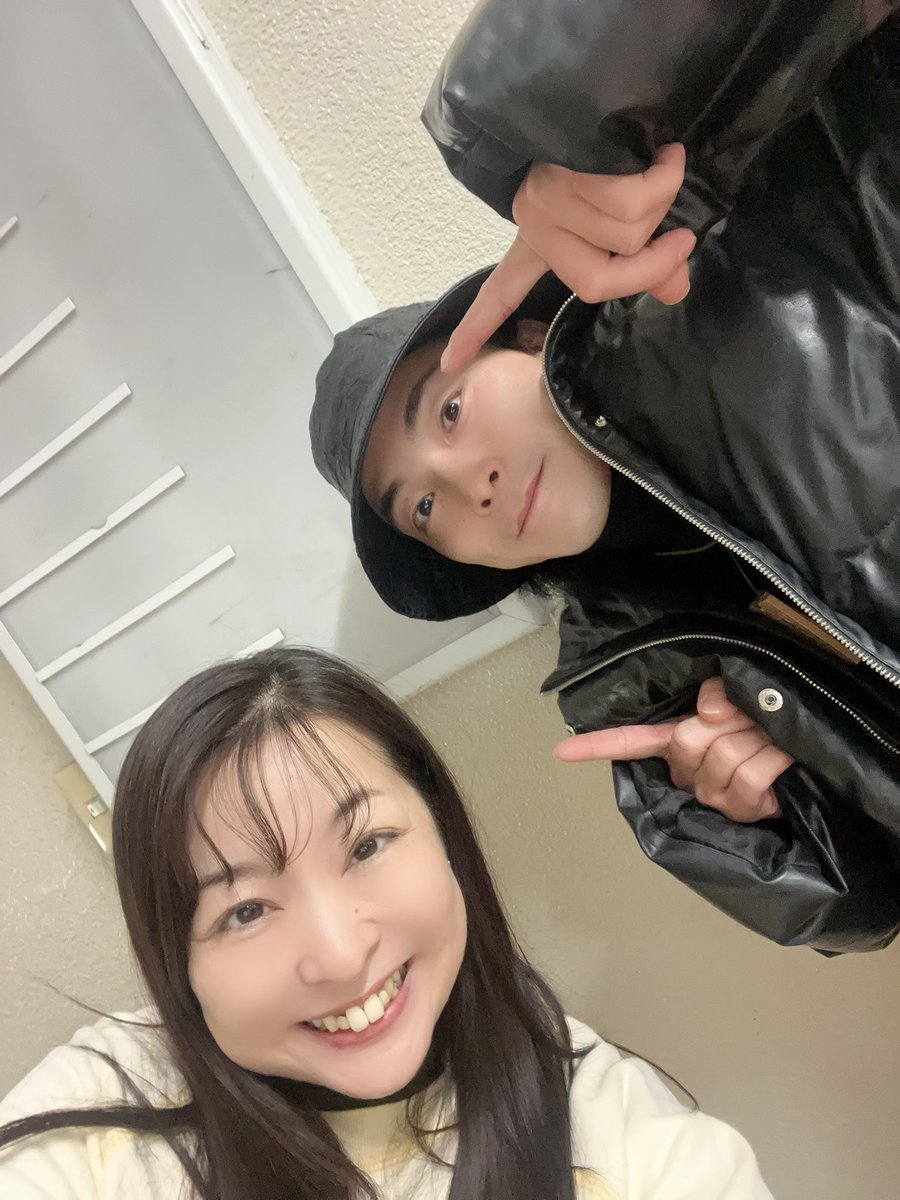 okameaika's tweet image. #水中ランナー
今日もみっちりお稽古‼️
明日の夜の通しは初日だと思って！！
という事で！
気合いいれるぞっ✨✨
日々、日々、愛おしい時間が増える💖
そして❣️
稽古場お隣でっ✨
園さん、ほりゆり、吉田ちゃんに会えた💖
なんとー嬉しい💖
稽古場から立ち回りの音が聞こえてくる👂
3人出演の舞台…