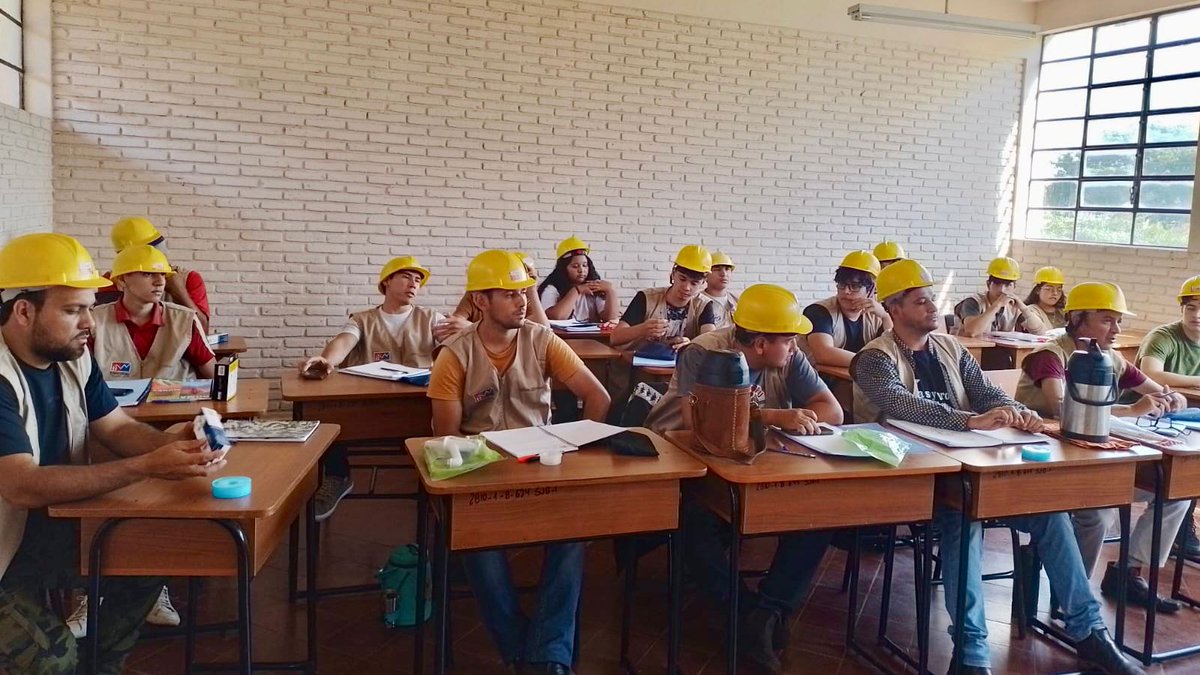 ✨ ¡Finalizó con éxito el Curso de Fontanería en San Juan Bautista, Misiones! 🚰

👩‍🔧👨‍🔧 Un total de 2️⃣5️⃣ participantes culminaron este proceso formativo, fortaleciendo sus conocimientos y habilidades para un mejor desempeño laboral en el rubro.

💧 Durante el curso, adquirieron