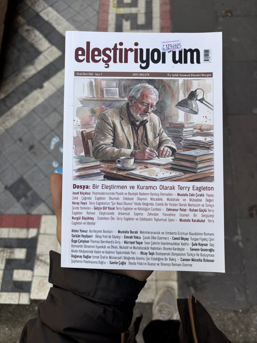 İyi bir haiku okuru sayılmam ama merakla aldım Salyangoz’u. Dergiciliğe renk kattı. Dağlar aşar umarım.

Ne yazsa iştahla okuduğumuz Eagleton dosyası da günün diğer güzelliği oldu.

Dergicinin yüzü gülüyor bu ara.