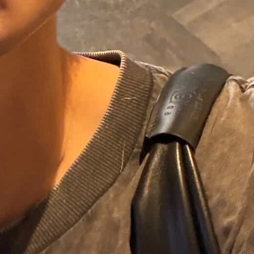 itsleesn's tweet image. ปะป๊ายูกิหน้าอ้อน ตุวติดขนน้องยูกิเหร๊อ? หรือไปจับแมวนอกบ้านมาอีก 🫵🏻 - 🫵🏻 ♡