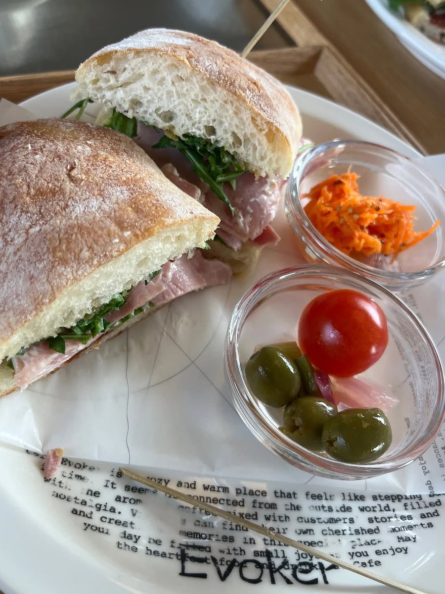 looooong day but at least i got an ig update from heeae boo! 🫳🏻🤍🥹