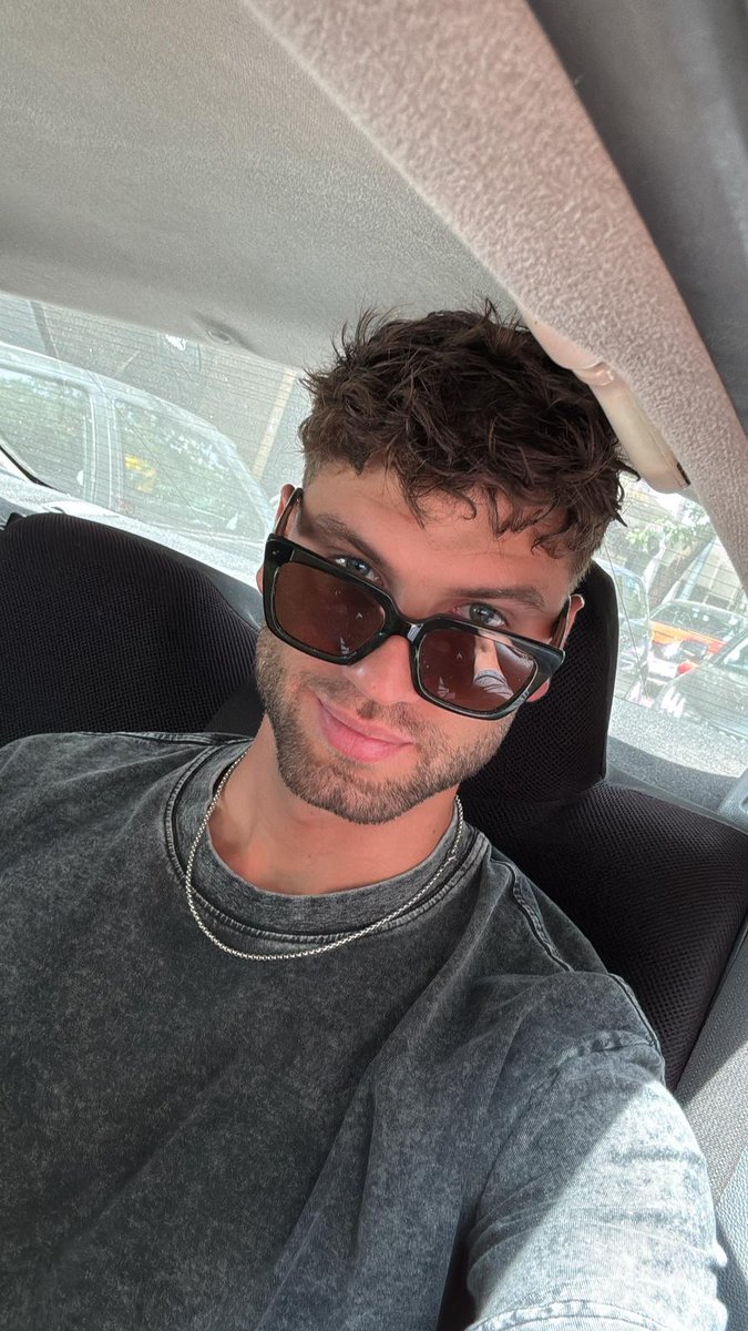 😎 "Mañana de trámites y reuniones definiendo este 2026" 

Y el fandom quiere novedades y confirmaciones. 

A la espera... 

#TatoAlgorta
#OnlyTato