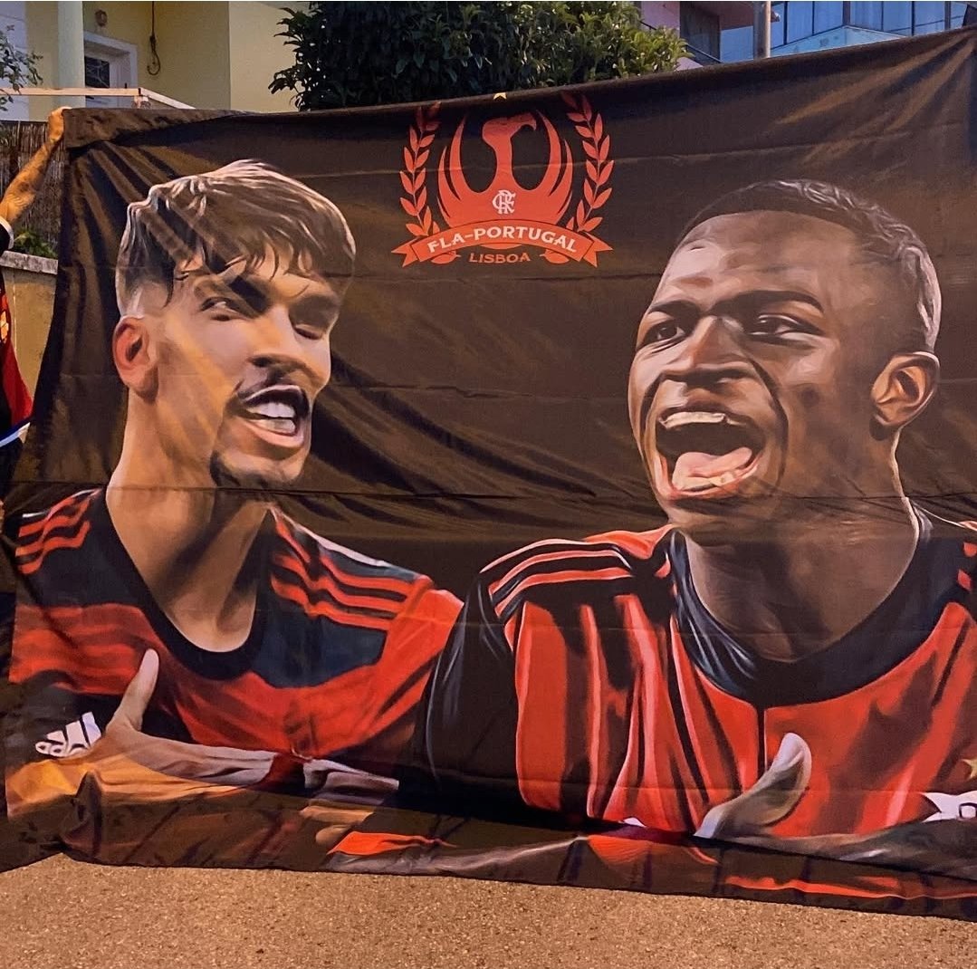 De volta pra casa ídolo <a href="/LucasPaqueta97/">Lucas Paquetá</a>. Vem ser feliz! E a <a href="/EmbFlaPortugal/">Embaixada Fla-Portugal Lisboa 🇵🇹</a> sempre valorizando nossos ídolos. 🙏🔴⚫️