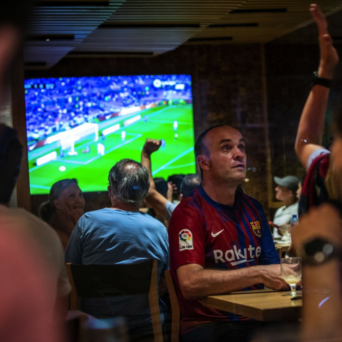 VibesFoot's tweet image. 🔴 𝗟𝗔 𝗟𝗜𝗚𝗔 𝗢𝗙𝗙𝗥𝗘 𝟱𝟬€ 𝗔̀ 𝗖𝗛𝗔𝗤𝗨𝗘 𝗣𝗘𝗥𝗦𝗢𝗡𝗡𝗘 𝗗𝗘́𝗡𝗢𝗡𝗖̧𝗔𝗡𝗧 𝗨𝗡 𝗕𝗔𝗥 𝗤𝗨𝗜 𝗗𝗜𝗙𝗙𝗨𝗦𝗘 𝗜𝗟𝗟𝗘́𝗚𝗔𝗟𝗘𝗠𝗘𝗡𝗧 𝗦𝗘𝗦 𝗠𝗔𝗧𝗖𝗛𝗦 ! 😳💸

🗞️ @COPE