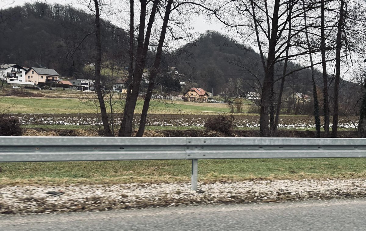 Še en kader, kako je #Sotla ponovno zadihala. Rezilna žica odstranjena! 👏 #Rogatec #NikoliVeč