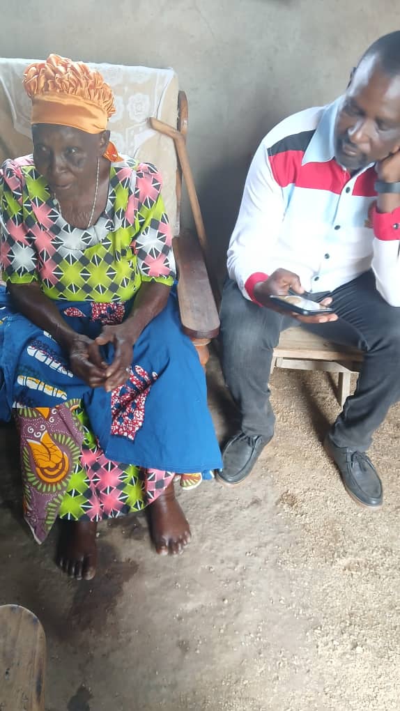 lucas_ngoto's tweet image. Nilikuwa nikifika baada salamu utaniuliza swali mke mwenzangu hajambo?
Sasa umenyamaza kabisa
Tangulia bibi yangu kipenzi Mungu akupunguzie adhabu ya kaburi