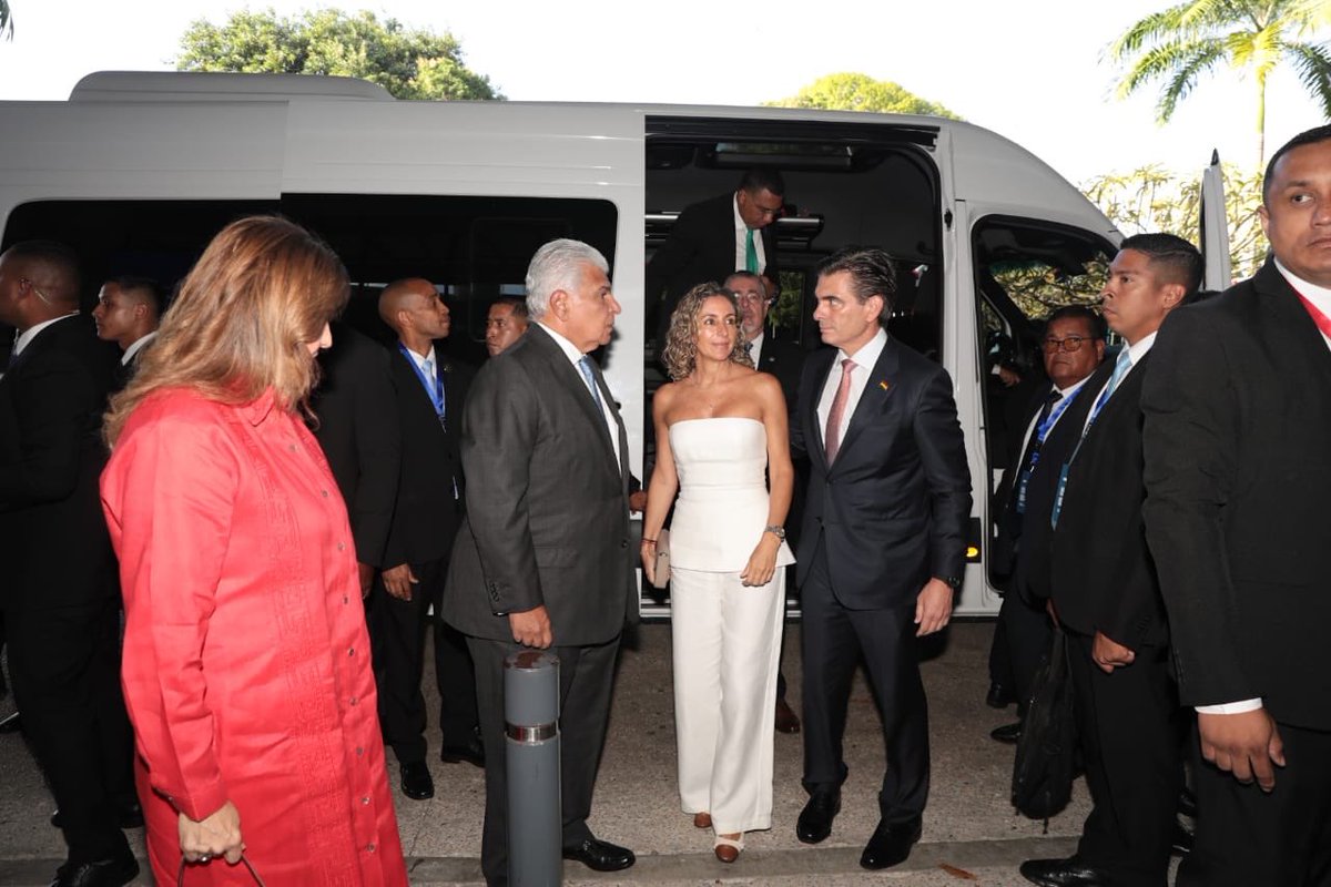 Cinco Jefes de Estado, un presidente electo, un primer ministro, el Secretario General de la Organización de Estados Americano (OEA), 16 ministros de economía, 5 ex presidentes, y 19 cancilleres participan este miércoles en el Foro Económico Internacional América Latina y el