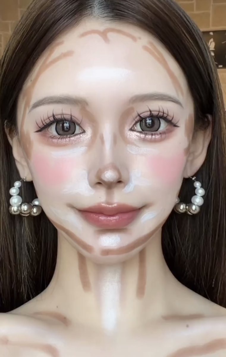 suzuran_www's tweet photo. 「 田向星華 」のメイク術、マジやべぇ

・どこにハイライト？
・シェーディングわかんねぇ女子、見ろ
・光と影、ココにいれろ。もう迷わん
・凹凸ねぇのっぺり顔、今日までな

→ 顔面に余白はいらん。立体だけ残せ https://t.co/9dZPWyxLb0