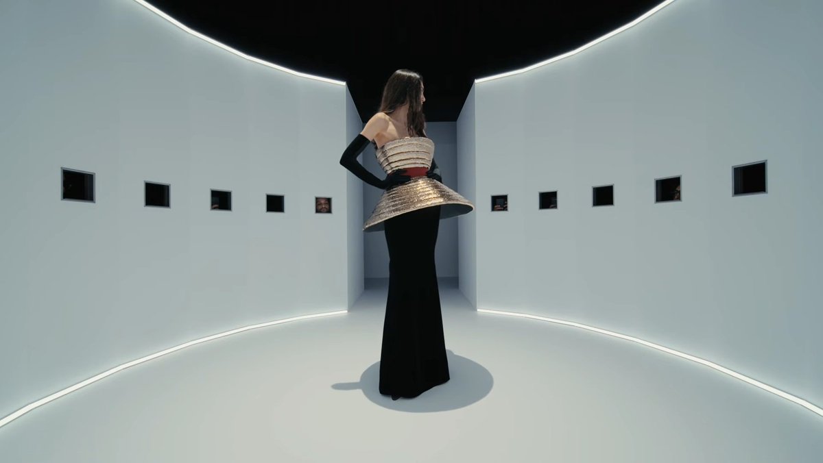 THE FIRST looks of 'Specula Mundi' of ✨️Valentino✨️ by Alessandro Michele Spring/Summer 2026 Couture.🪡

CELESTIAL.