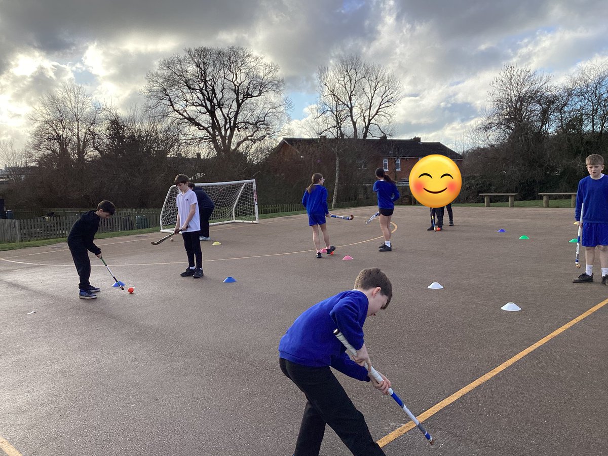 academy_roebuck's tweet photo. Practising hockey skills with #Ashclass in PE. https://t.co/xi7I3EBoLH