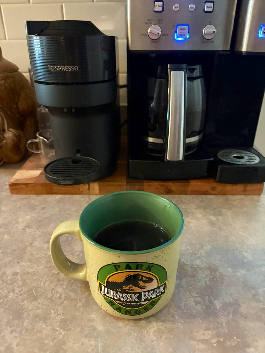 DuelingParkNews's tweet image. Trying out the Moonship Chocolates Light Roast from Epic Universe!

Nothing too special, they are whole beans, and no extra flavors added. Just a good, light roast for my morning coffee!

I typically only drink black too, so this is perfect! ☕️