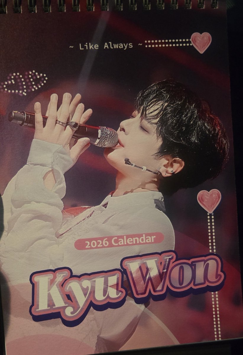 라면은 남이 끓여준 게 가장 맛있고,
사진도 남찍이 가장 예쁘다.
너무 예뻐서 1년 동안 책상에 놓고 실실 웃어보겠습니다. 감사합니다 🤍