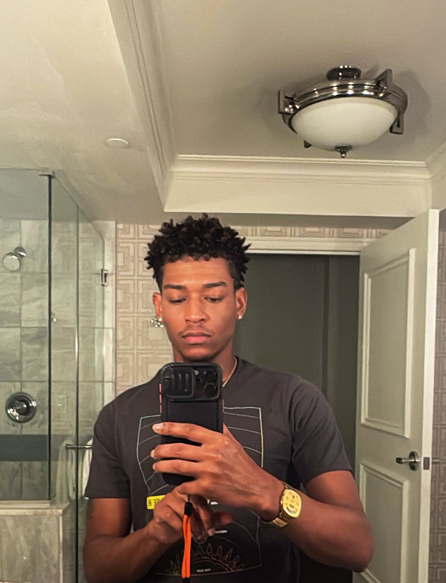 OctobersOnly tweet media